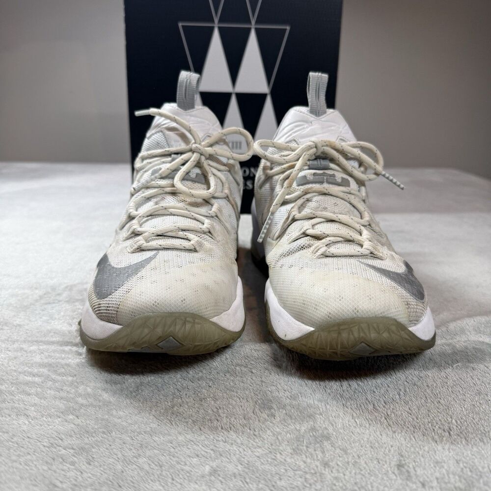 Nike Mens LeBron 13 Low 831925-100 Metallic Silver Sneaker Shoes Size 12 - Picture 2 of 11